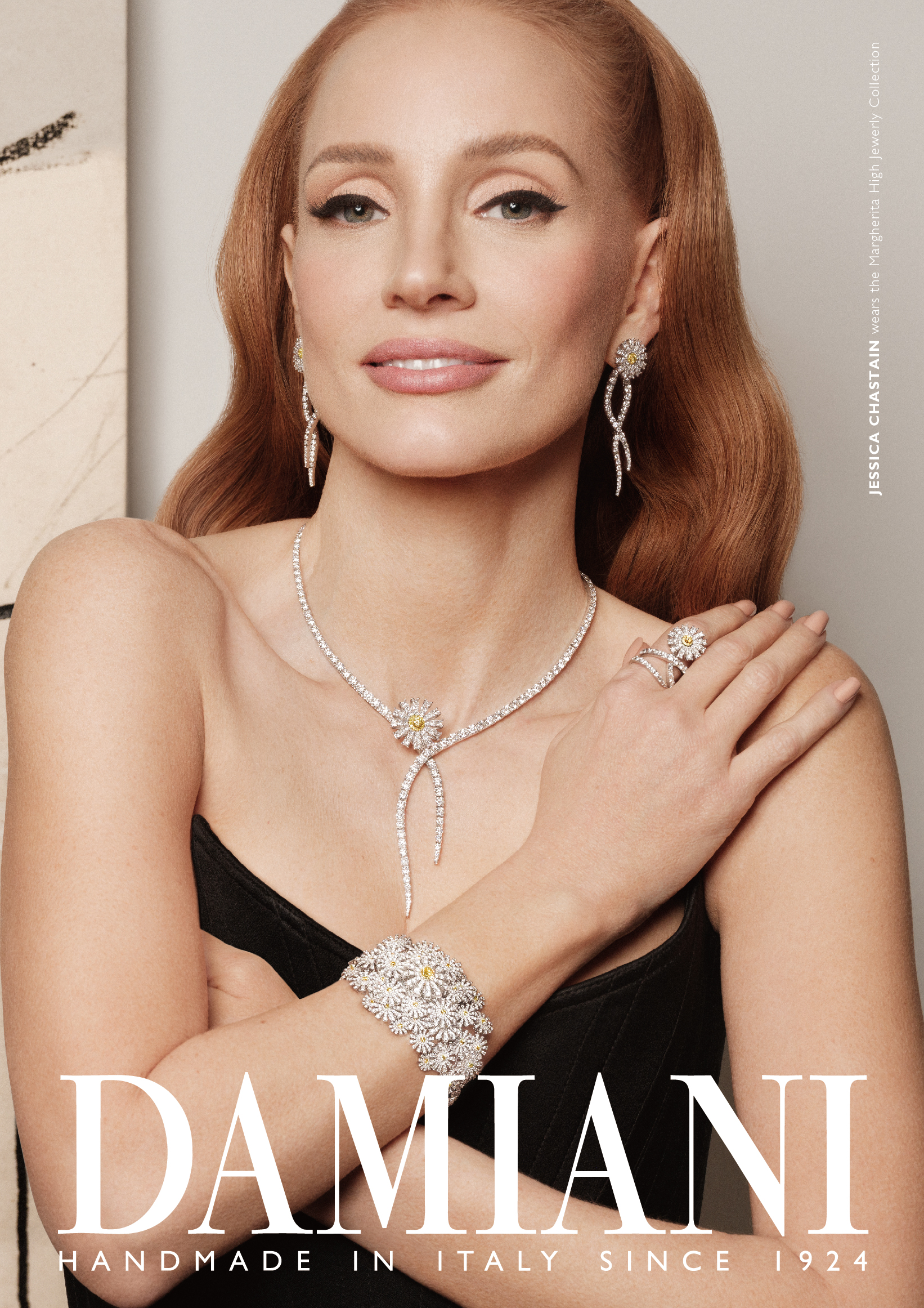 Jessica Chastain indossa collana, orecchini, anello e bracciale Damiani Margherita nella campagna ufficiale