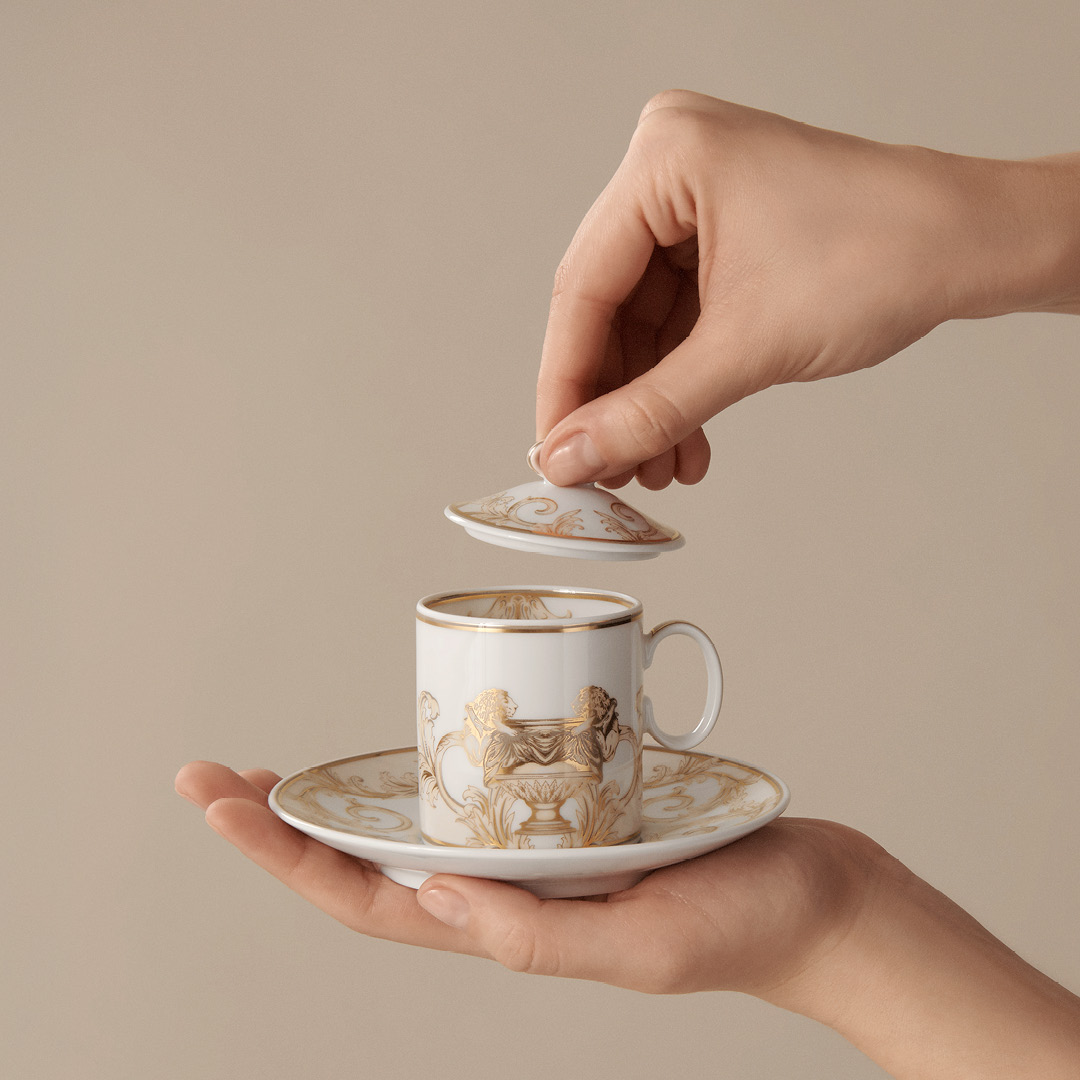 Tazza e piattino Rosenthal meets Versace in porcellana bianca con decorazioni dorate